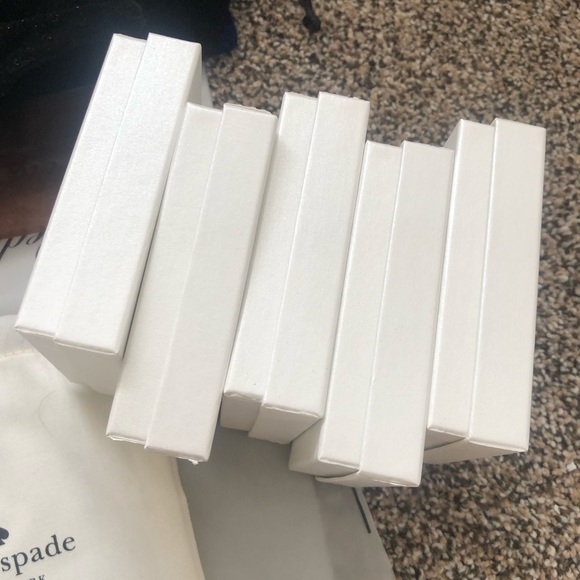 GIFT BAGS AND BOXES - Picture 5 of 9